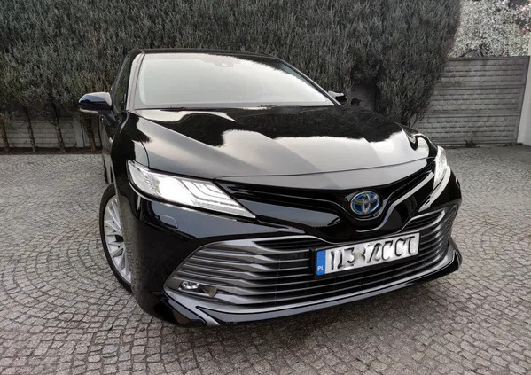 łódzkie Toyota Camry cena 119900 przebieg: 115000, rok produkcji 2020 z Sławno